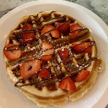 2nd Street Pike Grill - Belgian Waffle with Strawberries & Nutella - New American Near Me - Southampton, Pennsylvania