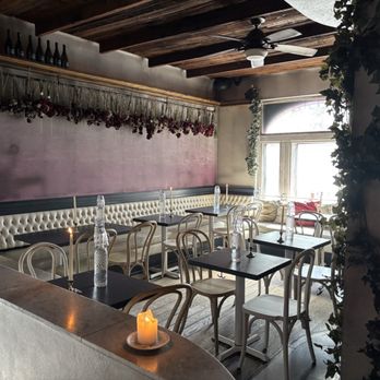 Melrose On Adelaide - Seating - Cocktail Bars Near Me - Toronto, Ontario