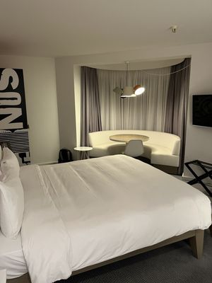 Radisson RED Brussels by null