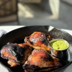 Campo e Carbon - The juciest chicken thighs with a spicy fresh green sauce