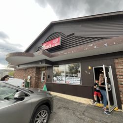 Teo's Hot Dogs - Exterior