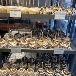 Rocky Mountain Chocolate Factory - Caramel apples