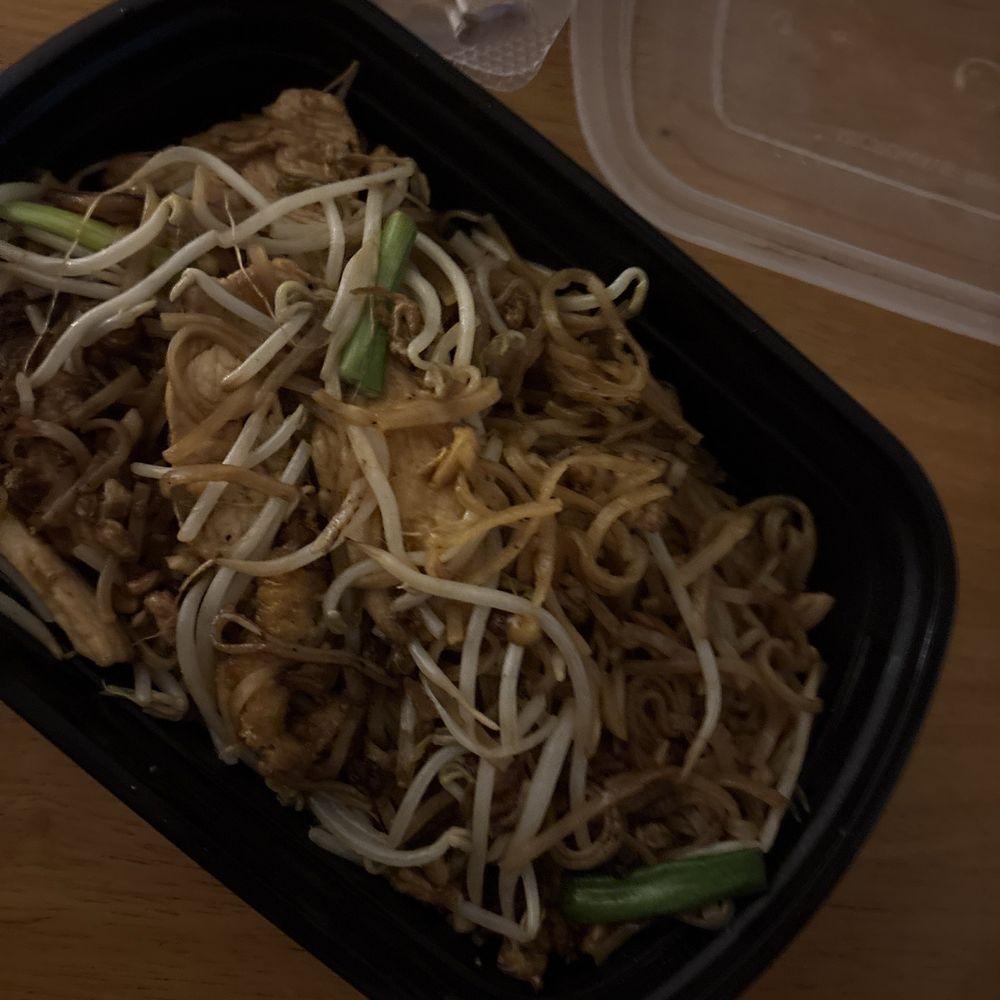 Pad Thai to go. So delicious!!!! Pad Thai to go. So delicious!!!!