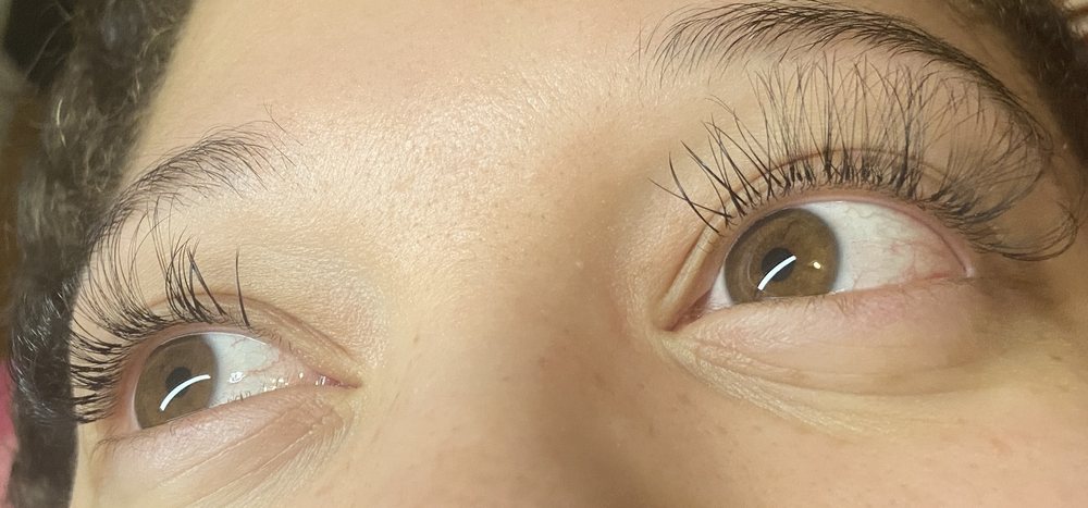 Pretty Girl Doc Lashes Logo