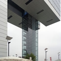 Rheinauhafen Weinwoche - Weinstände unterm Kranhaus