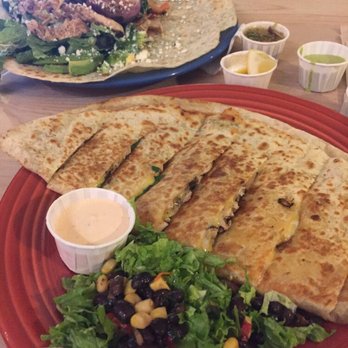 Dos Coyotes Border Cafe - Spinach and garlic quesadilla and fajita salad. - Mexican Near Me - Elk Grove, California Dos Coyotes Border Cafe - Spinach and garlic quesadilla and fajita salad. - Mexican Near Me - Elk Grove, California