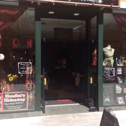 Kip Barry's MAGICAL Cabaret - Front entrance