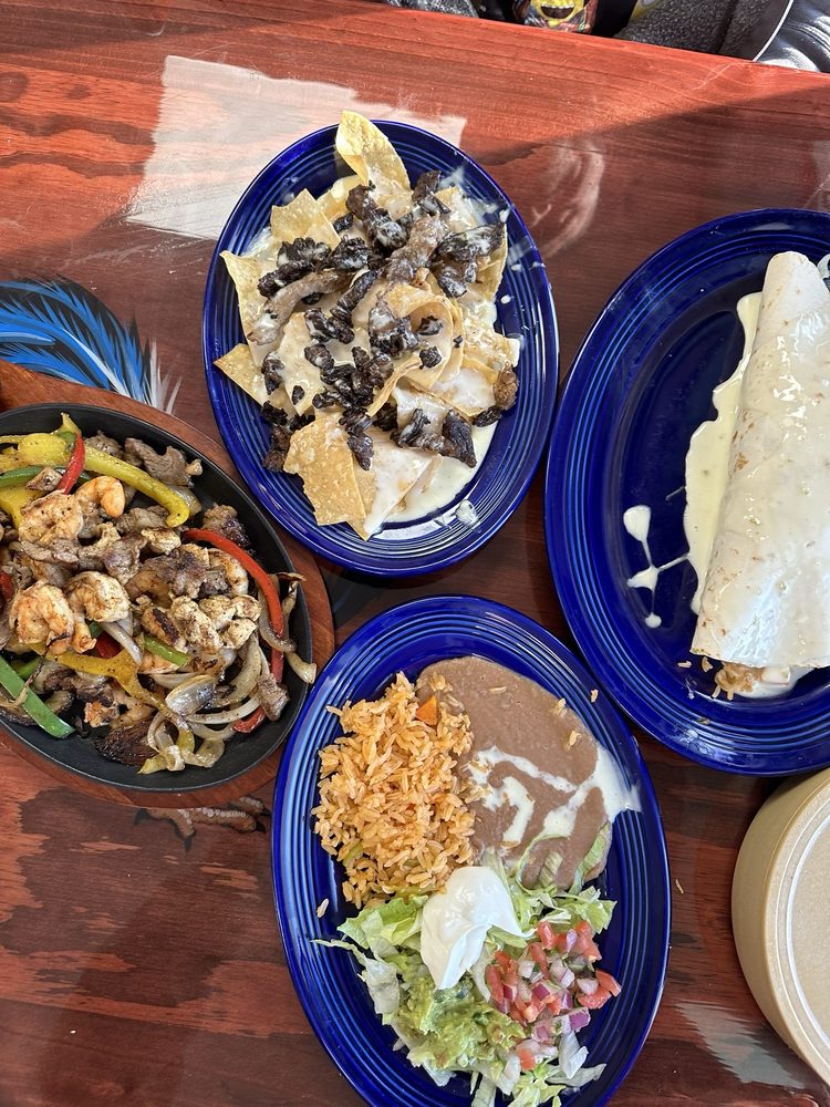 LOS TRES HERMANOS RESTAURANT Updated June 2024 27 Photos 4875