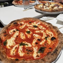 Vecchio's Pizzeria & Gelateria - Margherita pizza