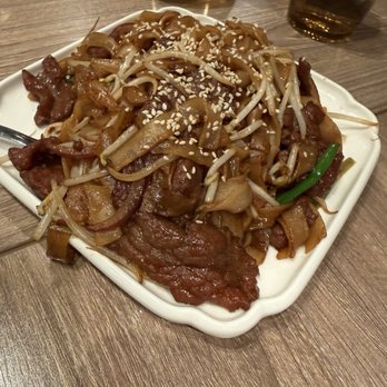 Mom Kitchen - Beef Chow Fun - Hong Kong Style Cafe Near Me - San Diego, California Mom Kitchen - Beef Chow Fun - Hong Kong Style Cafe Near Me - San Diego, California