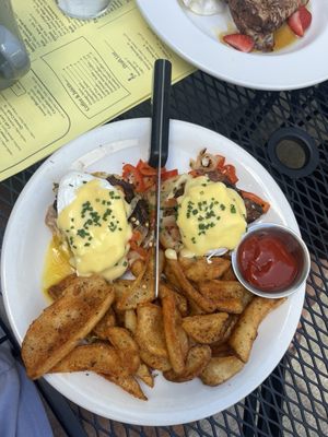 Avenue kitchen + bar by null Avenue kitchen + bar by null