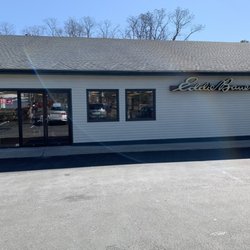 Eddie Bauer Outlet - Front entrance