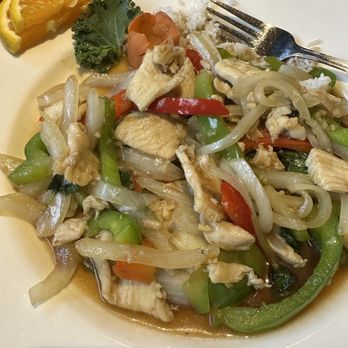 Sweet Basil - Chicken  w thai basil sauce - Sushi Bars Near Me - Crescent Springs, Kentucky