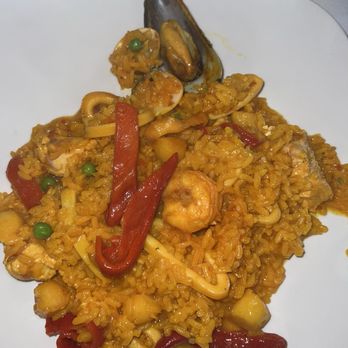 Los Gallegos Restaurant - Saffron chicken paella - Spanish Near Me - Miami, Florida Los Gallegos Restaurant - Saffron chicken paella - Spanish Near Me - Miami, Florida