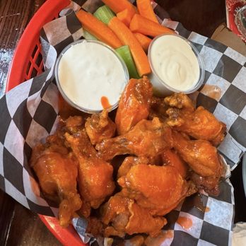 The Gin Mill - Buffalo Wings - American Near Me - New York, New York