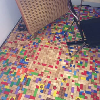 Mokkakapot - De vloer, opgebouwd uit houten speelgoedblokjes. Superorigineel. - Art Galleries Near Me - Borgerhout, VAN