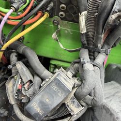 Inland Kenworth - Fuse box hanging not mounted properly
