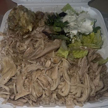 Scoopers Lunch Wagon - Roasted turkey in gravy with stuffing and salad - Food Trucks Near Me - Mililani, Hawaii Scoopers Lunch Wagon - Roasted turkey in gravy with stuffing and salad - Food Trucks Near Me - Mililani, Hawaii