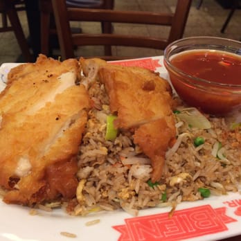 Haipin - Gebratener Reis mit gebackener Hühnerbrust und Soße. - Chinese Near Me - Magdeburg, ST