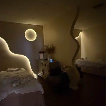 Hannah Wellness Spa - Couples massage room (all photos post massage) - Massage Therapy Near Me - San Diego, California Hannah Wellness Spa - Couples massage room (all photos post massage) - Massage Therapy Near Me - San Diego, California