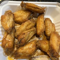 Dry wings with 2 different sauces... Dry wings with 2 different sauces...