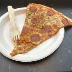Deli De Luca - Pepperoni pizza 49 krone