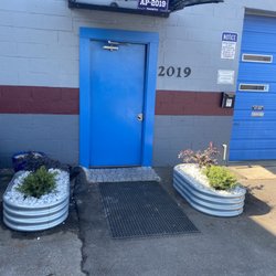 Alignment Professionals - Clean & comfortable customer lobby.