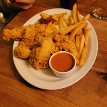 Cheddar's Scratch Kitchen - Chicken tenders with fries and loaded mashed potatoes (extra charge for loaded) - Comfort Food Near Me - Pleasant Prairie, Wisconsin