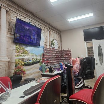Hollywood Nails & Salon - Shop - Nail Salons Near Me - Bakersfield, California