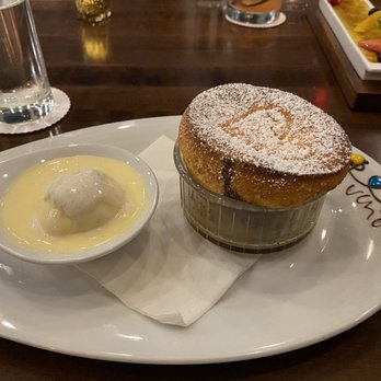 Maison Pucha Bistro - Soufflé en noir et Blanc - French Near Me - Houston, Texas Maison Pucha Bistro - Soufflé en noir et Blanc - French Near Me - Houston, Texas