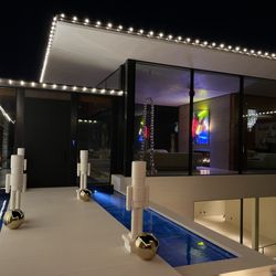 The Squeegee Crew - Hollywood Hills Mansion Christmas Lighting Installation