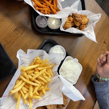 bb.q Chicken - Fries and Golden Original - Chicken Shop Near Me - Clarksville, Tennessee bb.q Chicken - Fries and Golden Original - Chicken Shop Near Me - Clarksville, Tennessee