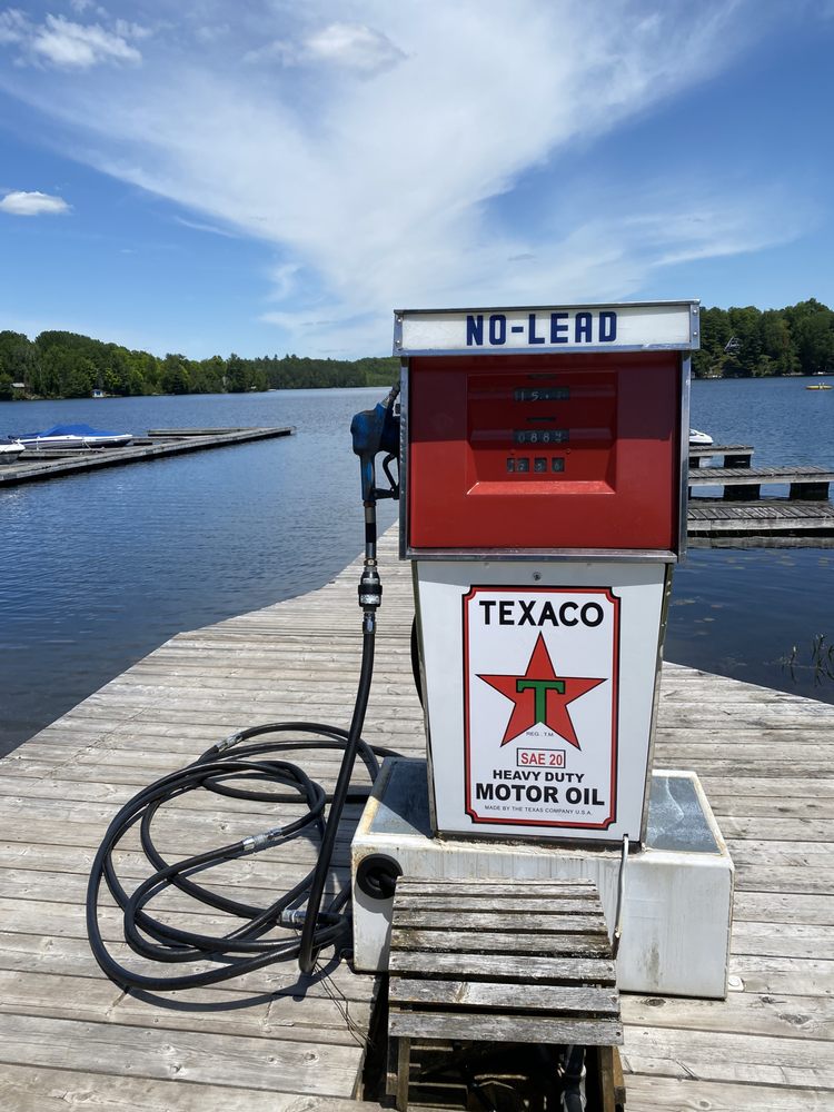 Wally's Place Pizza Pub Logo