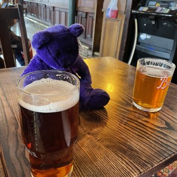 Earl's Court Tavern - Greene King IPA and Camden Pale Ale - Pubs Near Me - London, XGL