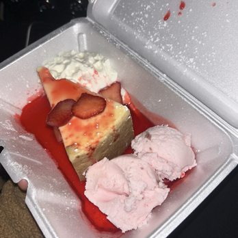 Iannuccilli - strawberry cheesecake - Italian Near Me - Cranston, Rhode Island