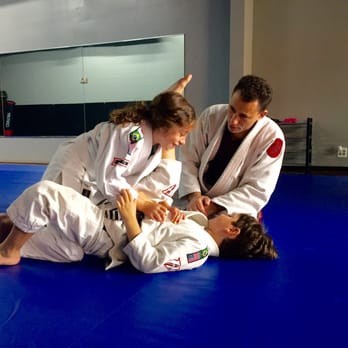 Triple Seven Jiu Jitsu - Professor Matthew taking his time to methodically teach the kids step by step. Breaking and passing the guard. - Martial Arts Near Me - Ventura, California