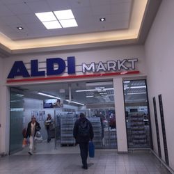 Aldi - Outside