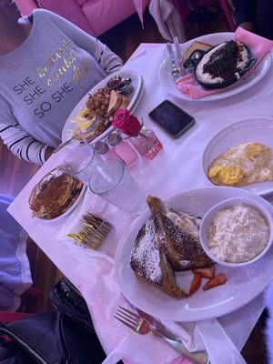 High Noon Brunchery by null