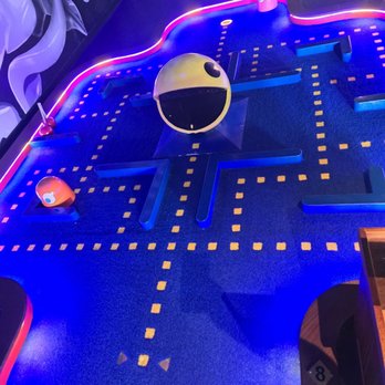 Par 3 - Mini Golf Near Me - Newport, Kentucky