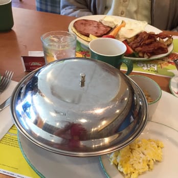 Cora's Breakfast & Lunch - Great service - Breakfast & Brunch Near Me - Dieppe, New Brunswick