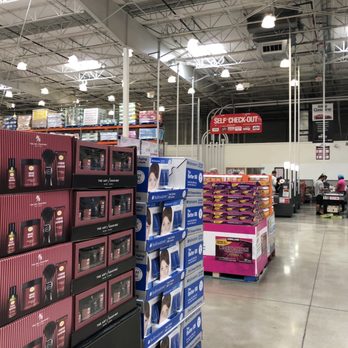 Costco Wholesale - So afraid to come here 5:00 in season & there are no lines. - Wholesale Stores Near Me - Boca Raton, Florida
