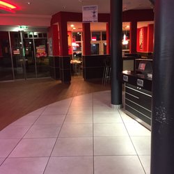 Burger King - Die Servicestation ist verdreckt und Servietten gibt es keine mehr.