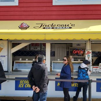 Jackson's Ice Cream Float - Storefront. - Ice Cream & Frozen Yogurt Near Me - Victoria, British Columbia