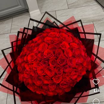 The Events Florist - Love star made with roses or carnations your choice color - Florists Near Me - Tampa, Florida The Events Florist - Love star made with roses or carnations your choice color - Florists Near Me - Tampa, Florida