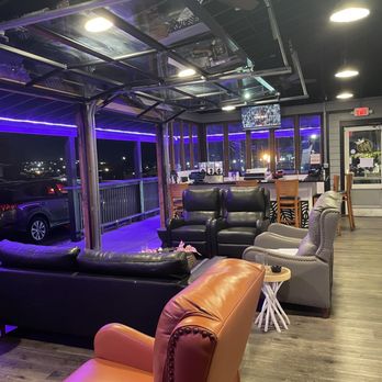 Wing Champ - the lounge area of a hotel - Chicken Wings Near Me - Sharonville, Ohio