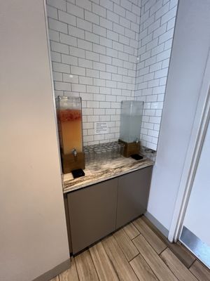 Escape Lounges by null