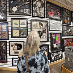 Nostalgia Street Rods - Memorabilia from presidents, rock stars, astronauts, movie stars, musicians and Las Vegas personalities.