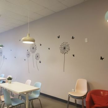 Tealeaf Cafe - Simple, clean eating area with a small sofa and board games to play - Bubble Tea Near Me - Reno, Nevada Tealeaf Cafe - Simple, clean eating area with a small sofa and board games to play - Bubble Tea Near Me - Reno, Nevada