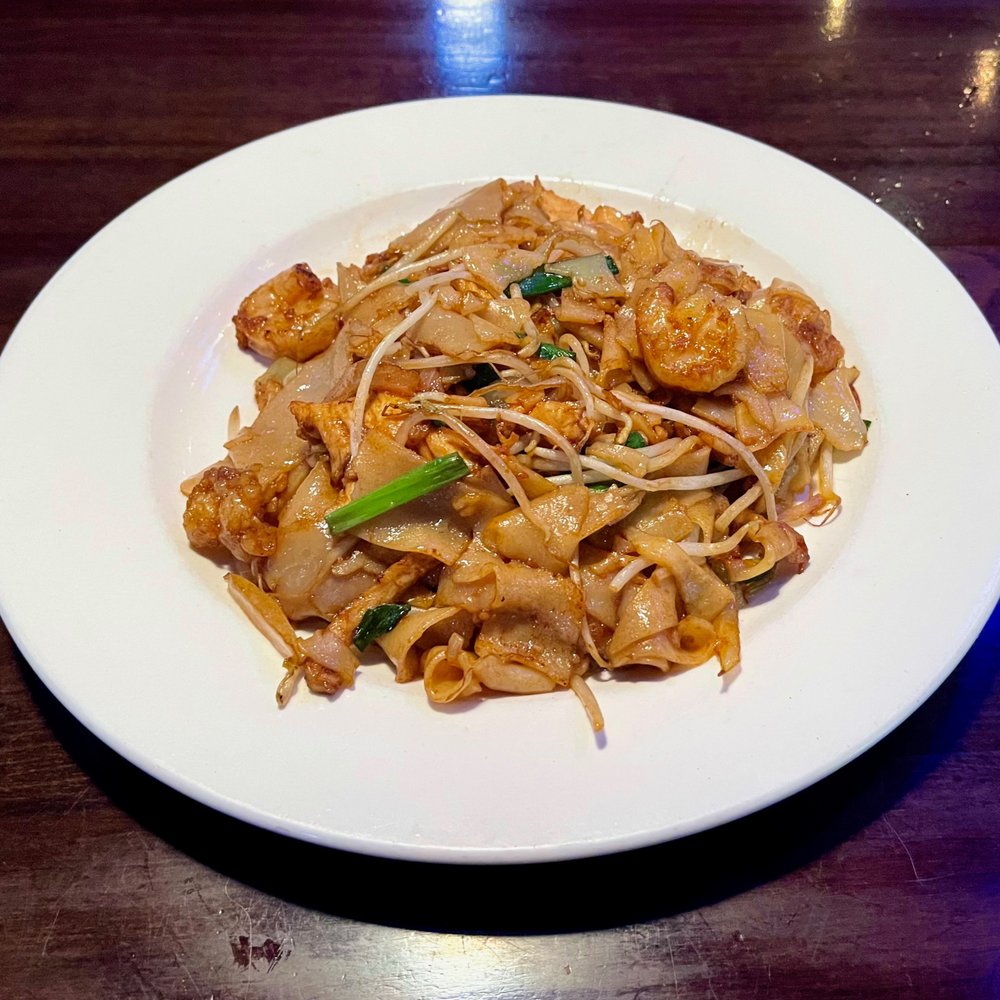 Baoding - House Chow Fun (looked delicious, but tasted BLAND) - Chinese Near Me - Charlotte, North Carolina Baoding - House Chow Fun (looked delicious, but tasted BLAND) - Chinese Near Me - Charlotte, North Carolina