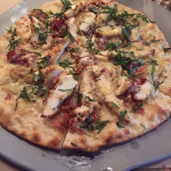 Max's Trumbull Kitchen - Chicken and prosciutto pizza - New American Near Me - Hartford, Connecticut Max's Trumbull Kitchen - Chicken and prosciutto pizza - New American Near Me - Hartford, Connecticut